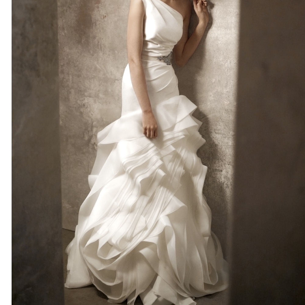 Vera Wang -“ The White Collection” Wedding gown 🔥